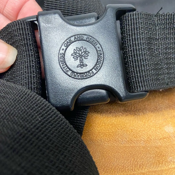 Oak and Reed Black Fanny Pack with Rose Gold zipper - Picture 5 of 8